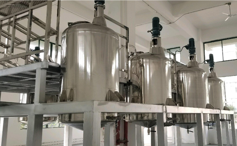 (圖:洗衣液生產(chǎn)車(chē)間)