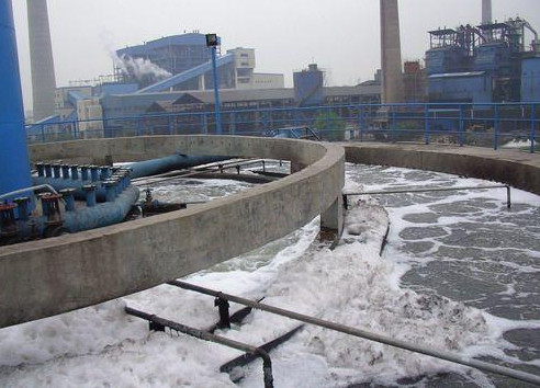 （圖：電廠(chǎng)污水泡沫）