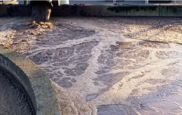 （圖：生化水處理泡沫問(wèn)題）