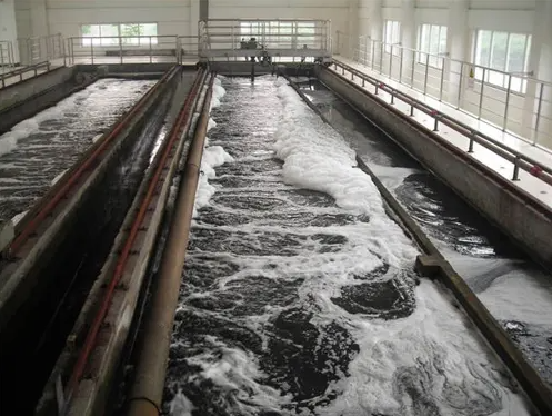 （圖：污水處理池泡沫現場(chǎng)）