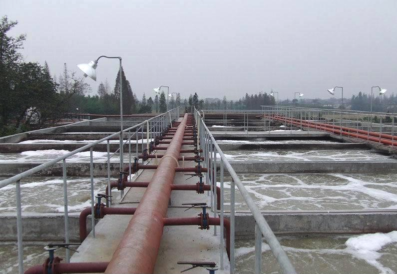 （圖：生活污水泡沫現場(chǎng)）