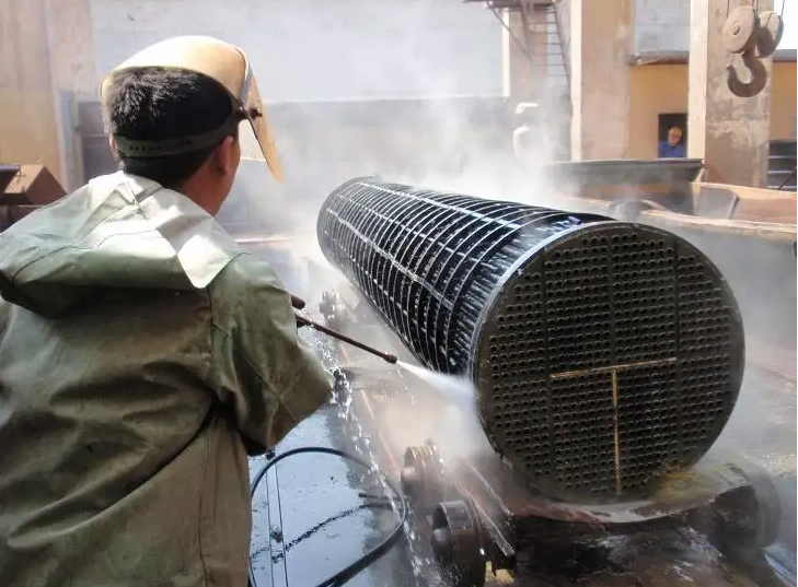 (圖:工業(yè)清洗泡沫現場(chǎng))