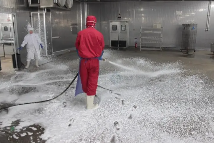 （圖：工業(yè)清洗泡沫現場(chǎng)）