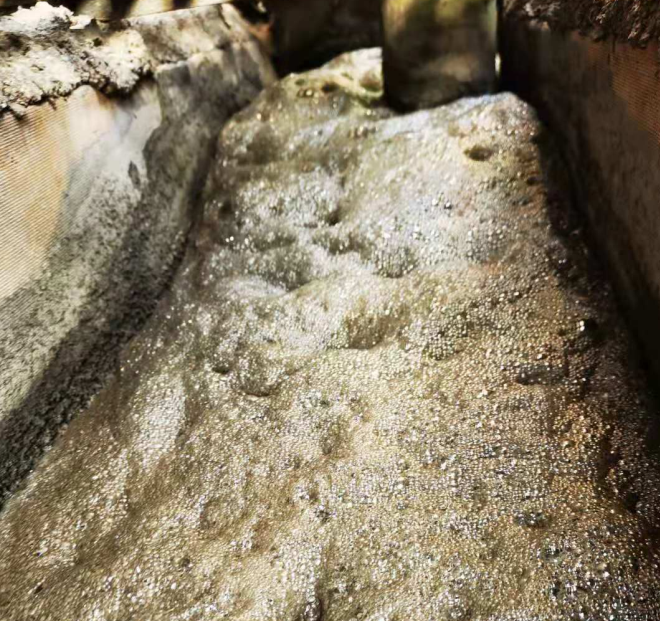 （圖：脫硫塔起泡現場(chǎng)）