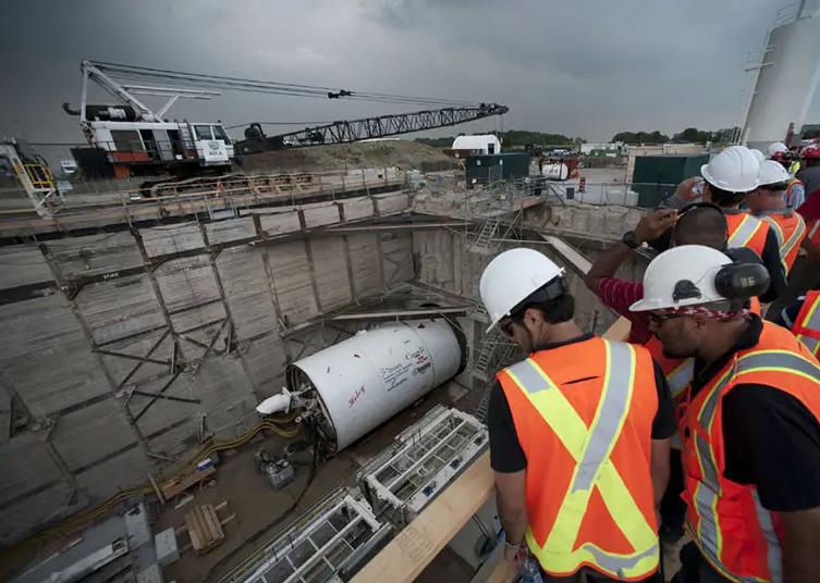 （圖：盾構工程施工）