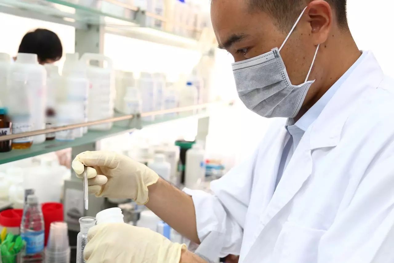 (圖:建材消泡劑實(shí)驗)