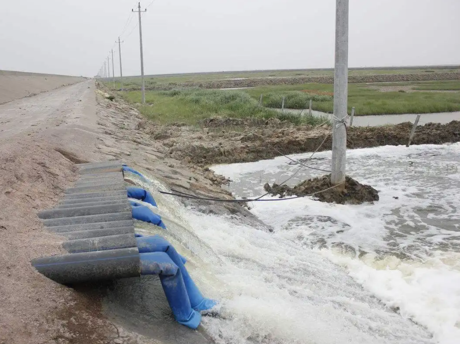(圖:工業(yè)廢水處理現場(chǎng))