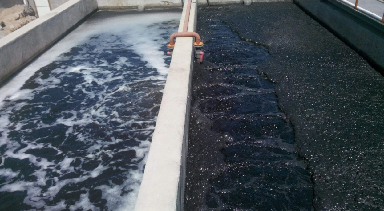 （圖：線(xiàn)路板廢水起泡場(chǎng)景）