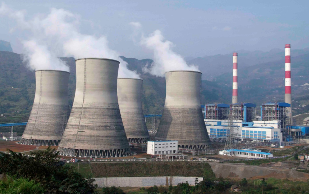 （圖：電廠(chǎng)脫硫塔）