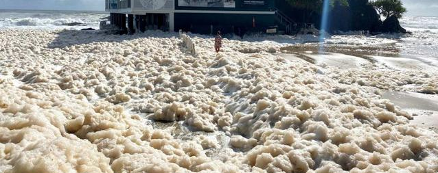 （圖：焦化廠(chǎng)污水廢水泡沫）