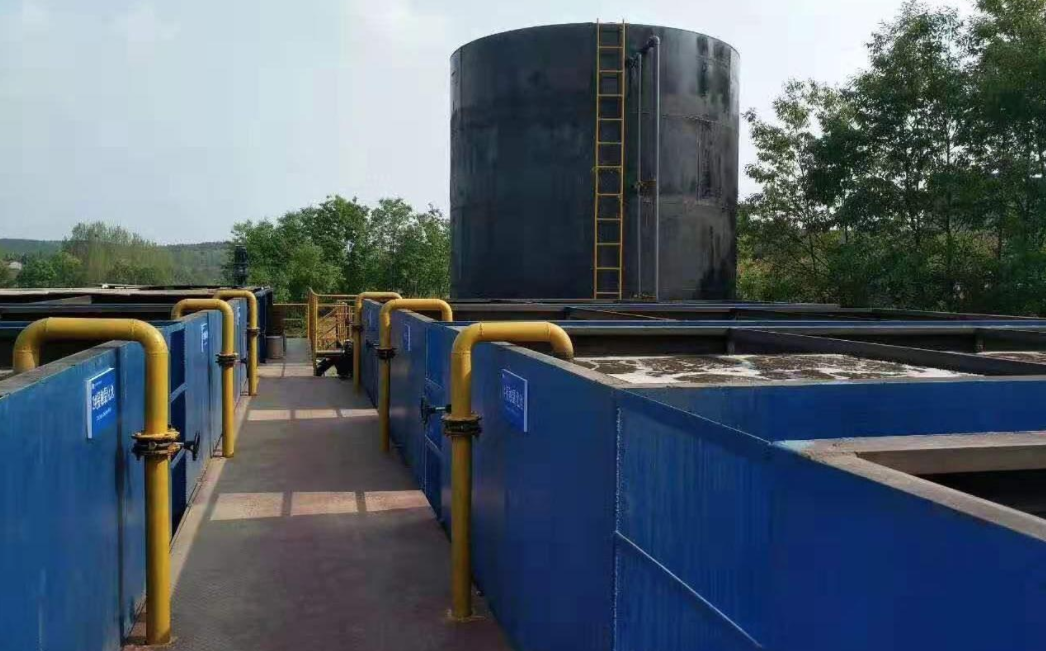 (圖:養殖污水廢水處理曝氣池起泡)