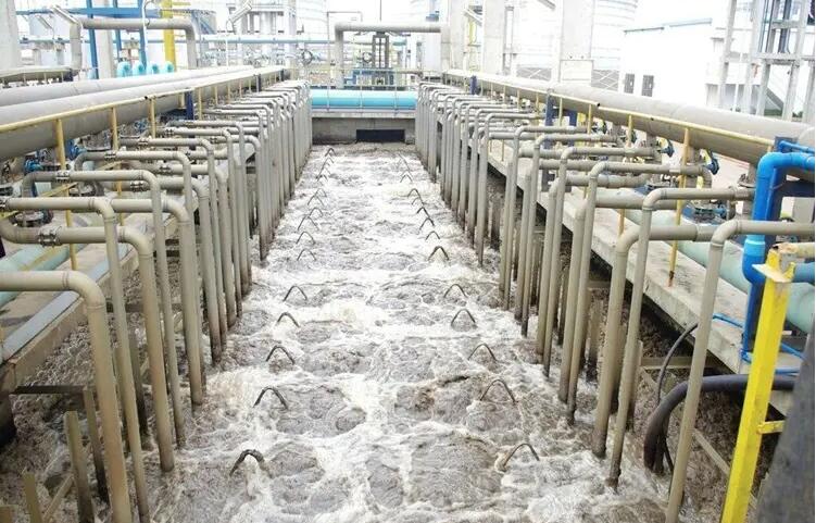 （圖：南輝日化洗滌污水廢水客戶(hù)起泡現場(chǎng)）